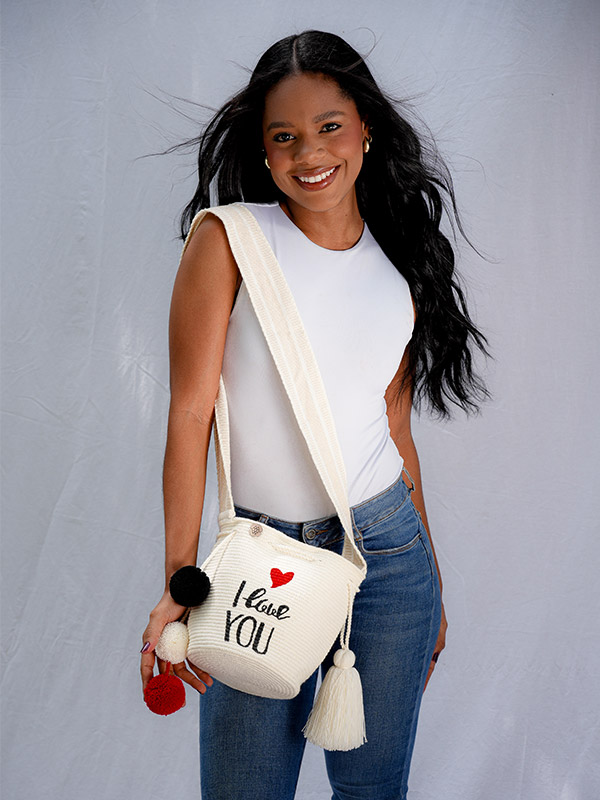 MOCHILA MEDIANA PINTADA LOVE
