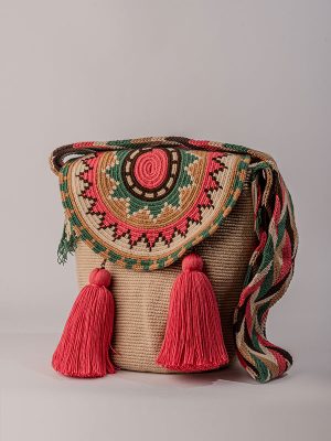 MOCHILA TAPA UNICOLOR C. GUAYABA-DE 28 CM X 30 CM APROXIMADAMENTE