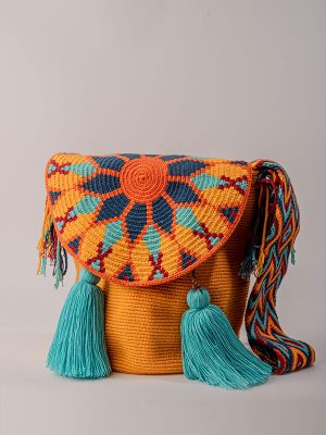 MOCHILA TAPA UNICOLOR C. JEAN PASTEL-DE 28 CM X 30 CM APROXIMADAMENTE