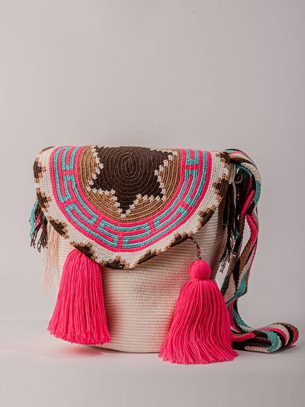 MOCHILA TAPA UNICOLOR C. NEON-DE 28 CM X 30 CM APROXIMADAMENTE