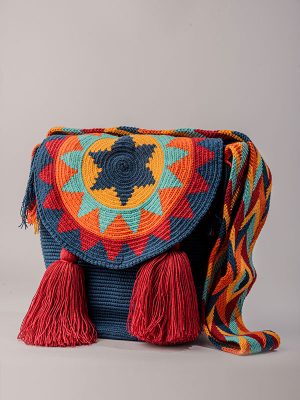 MOCHILA TAPA UNICOLOR C. JEAN ESTRELLA-DE 28 CM X 30 CM APROXIMADAMENTE