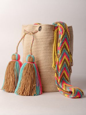 MOCHILA UNICOLOR MEDIANA beige vivo-DE 20 CM X 25 CM APROXIMADAMENTE