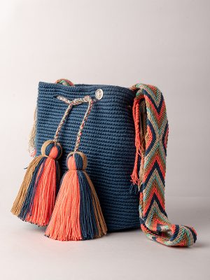 MOCHILA UNICOLOR MEDIANA jean coral-DE 20 CM X 25 CM APROXIMADAMENTE