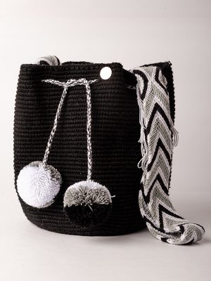 MOCHILA UNICOLOR MEDIANA negra gris-DE 20 CM X 25 CM APROXIMADAMENTE