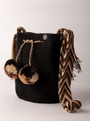 MOCHILA UNICOLOR MEDIANA negra tierra-DE 20 CM X 25 CM APROXIMADAMENTE