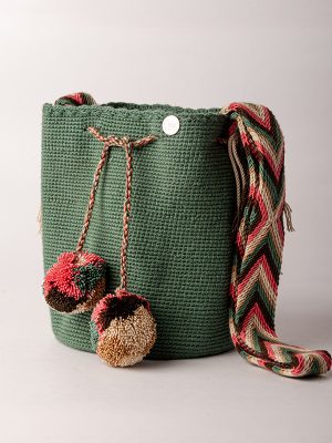 MOCHILA UNICOLOR MEDIANA olivo guayaba-DE 20 CM X 25 CM APROXIMADAMENTE