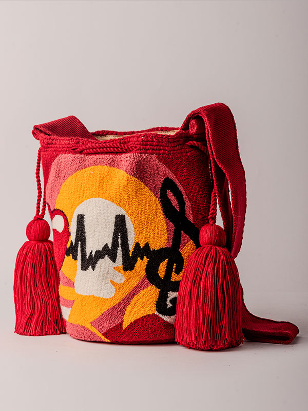 MOCHILA MEDIANA TAPIZADA Latidos Corazón-DE 20 CM X 25 CM APROXIMADAMENTE