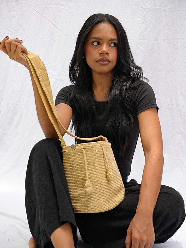 MOCHILA HILOS BRILLANTES Trigo-DE 20 CM X 25 CM APROXIMADAMENTE